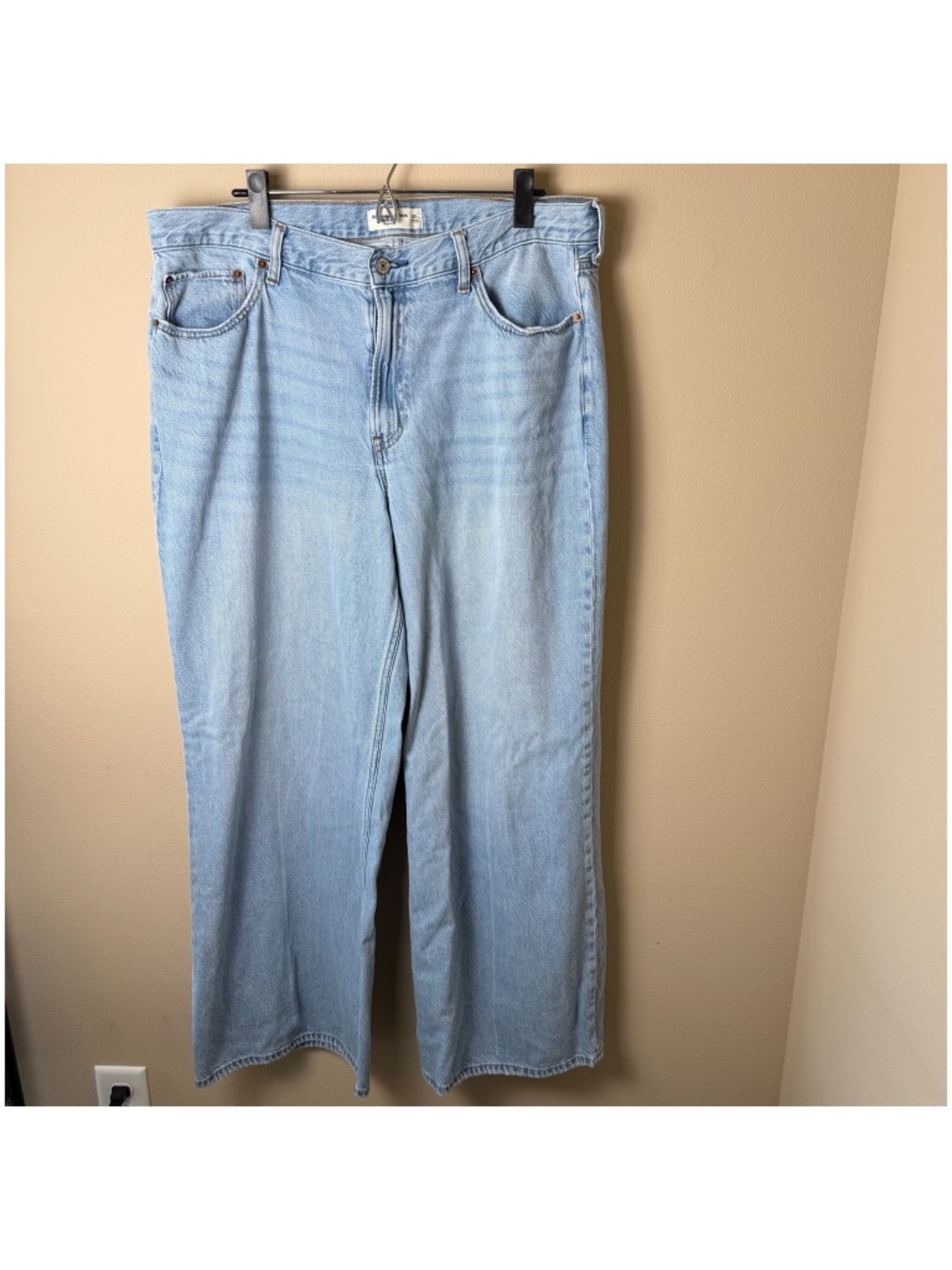 Abercrombie & Fitch The Wide Leg High Rise Jeans Womens 33 Light Wash Denim Pant